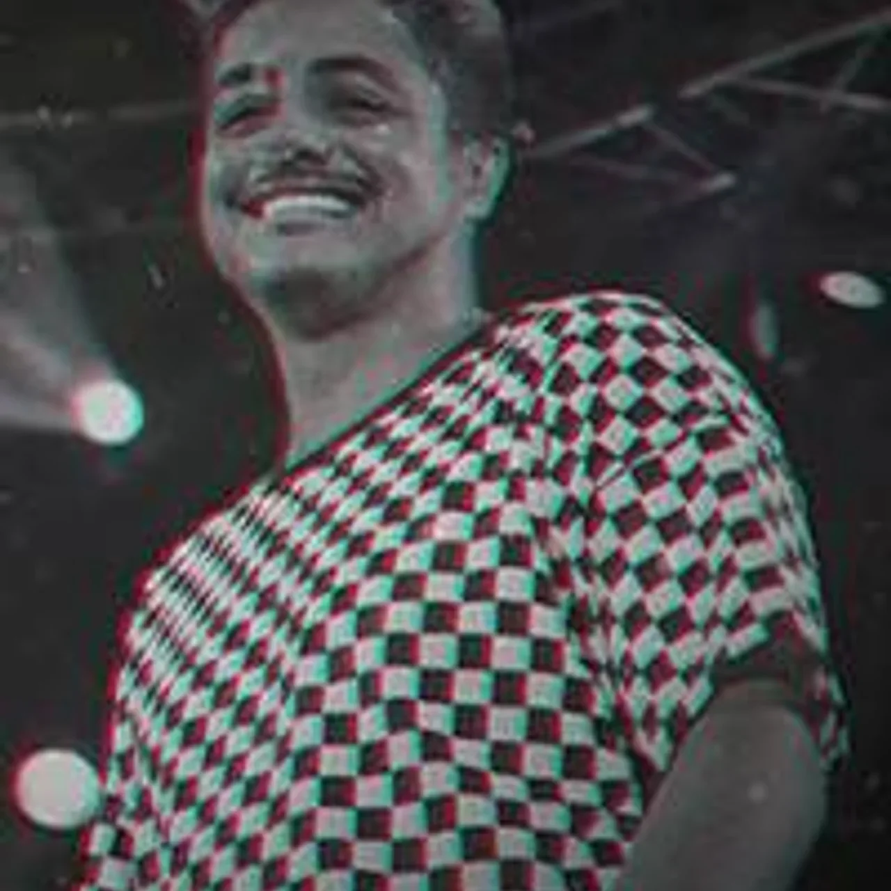 دموع وردة